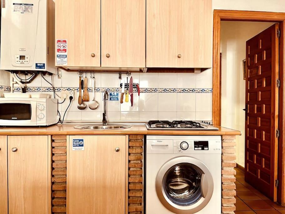 Charming, Spacious Albayzin Apartamento